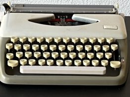 Adler Tippa mechanische typemachine met draagtas