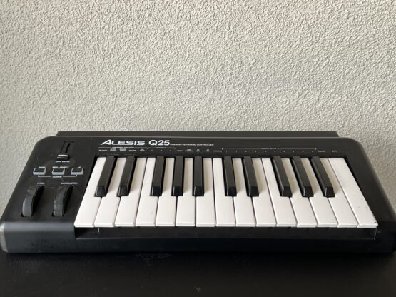 Alesis Q25 USM midi keyboard controller