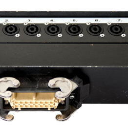 Harting 16 in naar 8 Speakon uit_W3R8531
