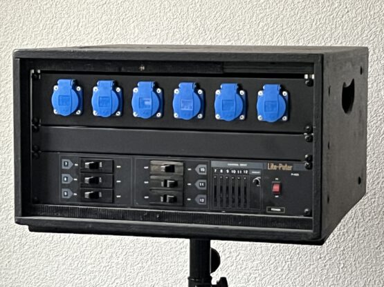 Lite-Puter P625 nr 5, 6 kanaals dimmer in case uitgevoerd met stopcontacten