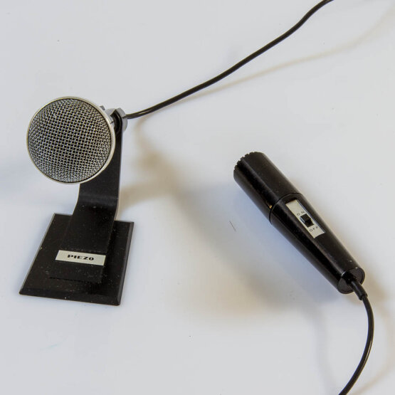 Piezo DX-242 dynamic microphone_W3R9184