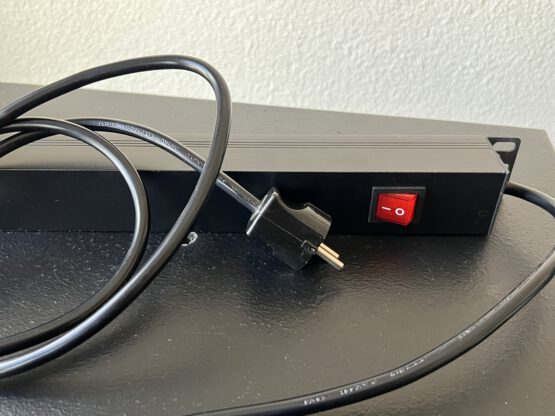 Showtec 19inch main power strip 8 - Afbeelding 2