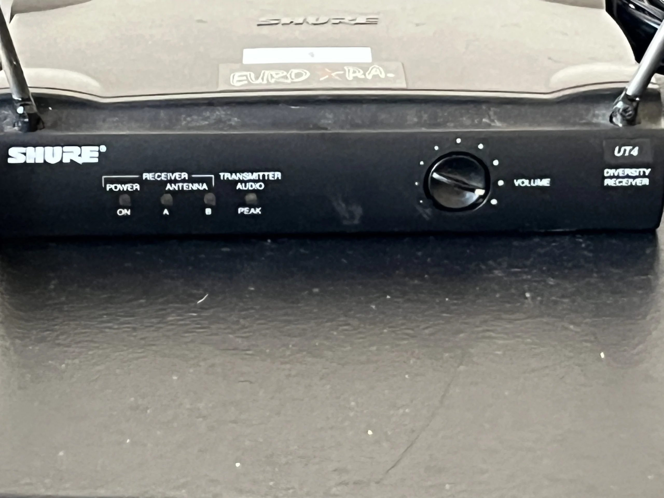 Shure UT4 draadloze microfoon set plus bodypack zender - Afbeelding 3