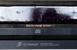 Sony CDP-CE315_W3R7922