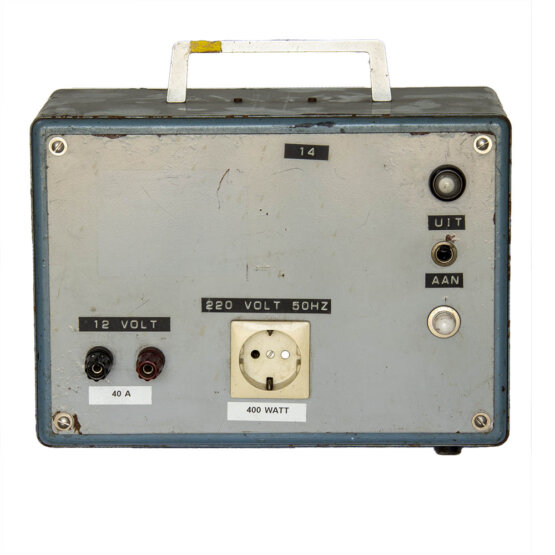 Spanningsomvormer 12Volt in 220 Volt uit_W3R9020