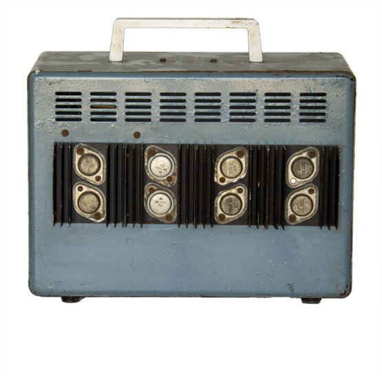 Spanningsomvormer 12Volt in 220 Volt uit_W3R9021