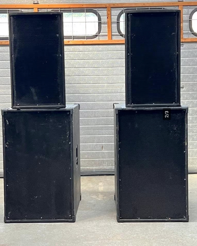 geluidset: Electro Voice speakers hoog en RCF speakers laag - Afbeelding 3