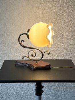 wandlamp, klassiek met glazen kap