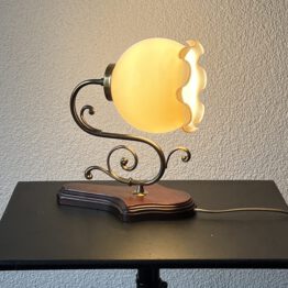 wandlamp, klassiek met glazen kap
